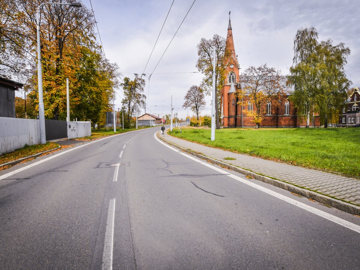 Hrušov, historické centrum u kostela, současný stav