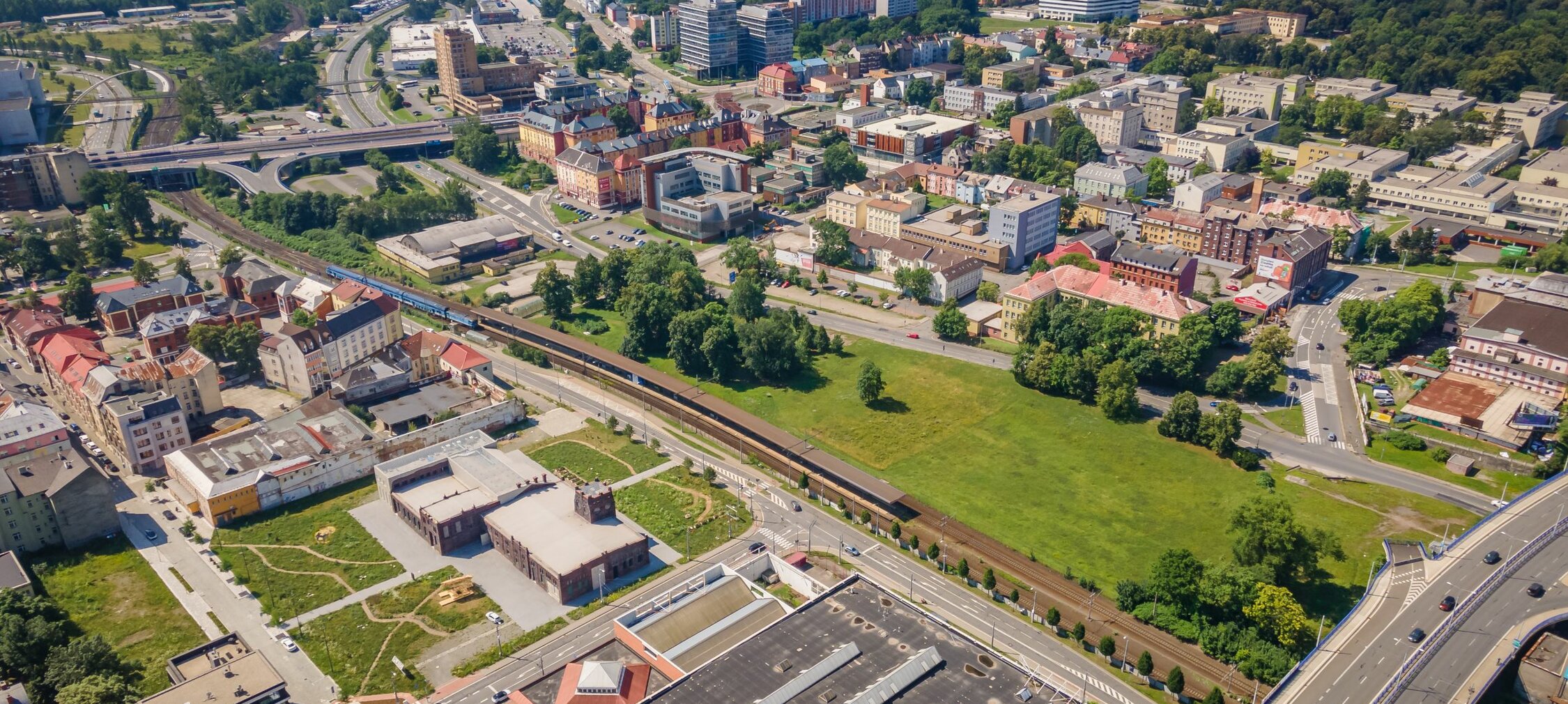 O bydlení v centru města je zájem, nová výstavba však vyžaduje jasný plán