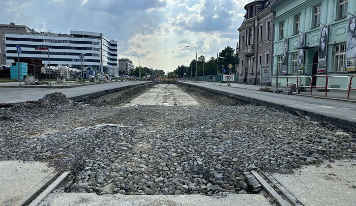 Proměna ulice 28. října v reprezentativní bulvár před Domem kultury je v plném proudu